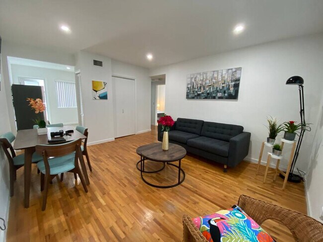 Building Photo - 219 Antilla Ave