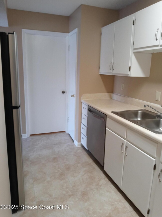 Building Photo - 3550 Sable Palm Ln