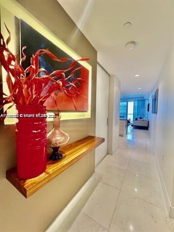 Foto del edificio - 17121 Collins Ave