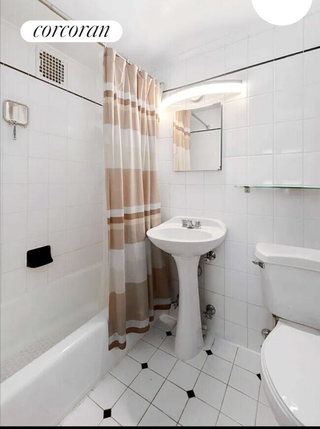 432 E 11th St, New York, NY 10009 Room for Rent in New York, NY