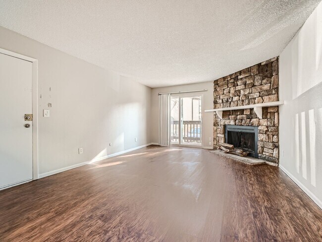 Foto del edificio - 2 Bed, 2 Bath Condo in Aurora!