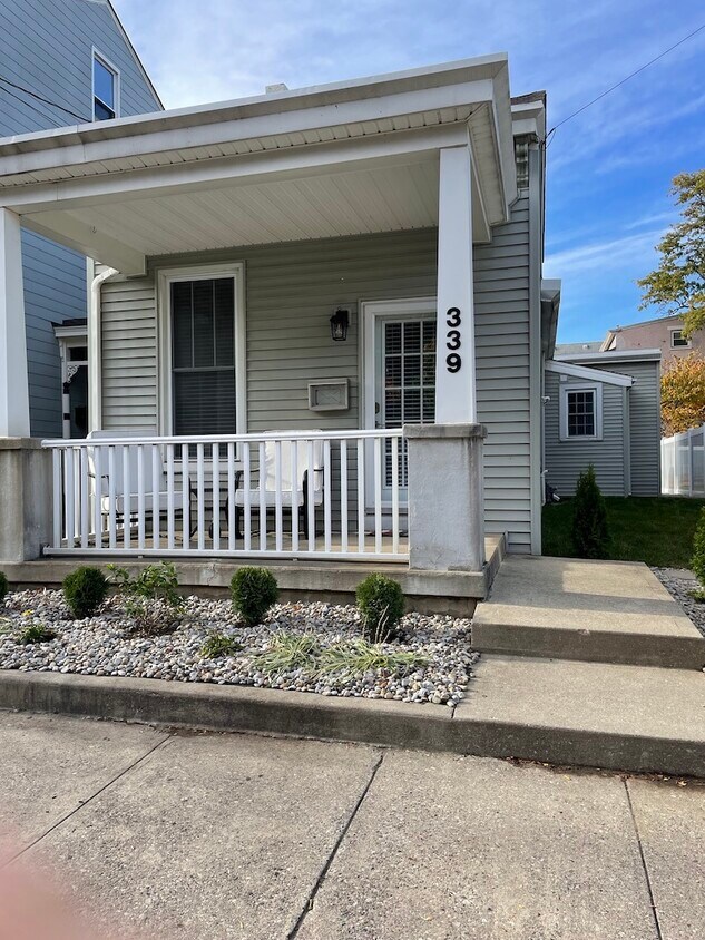Front porch - 339 Poplar St