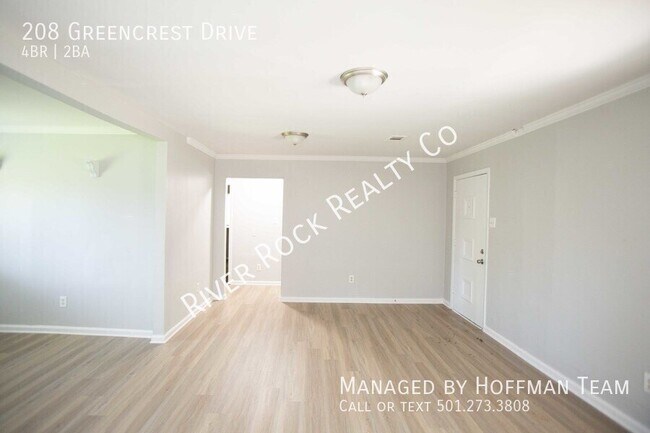 Foto del edificio - 208 Greencrest Dr