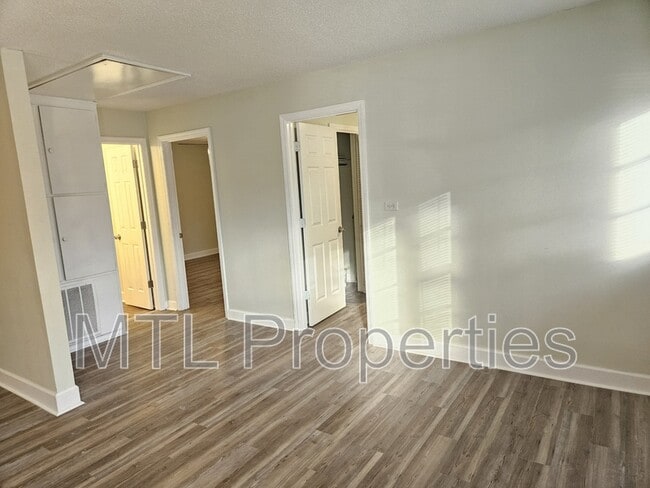 Building Photo - 1445 Pine Spring Dr