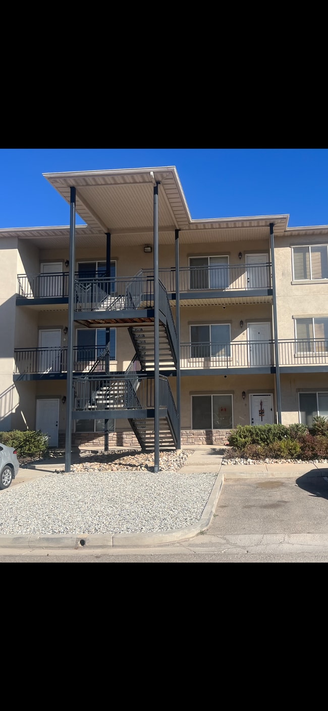 Building Photo - 576 W 1045 N