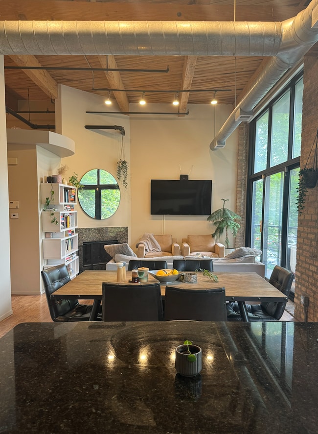 Photo - 2210 W Wabansia Ave Apartment