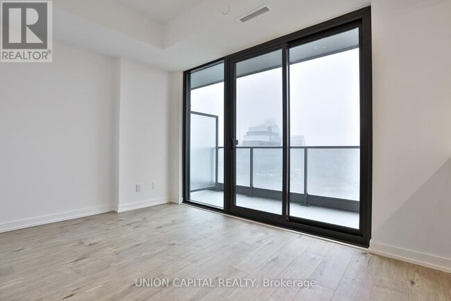 Photo du bâtiment - 35 Parliament St