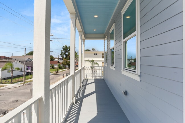 Foto del edificio - 2533 Amelia St