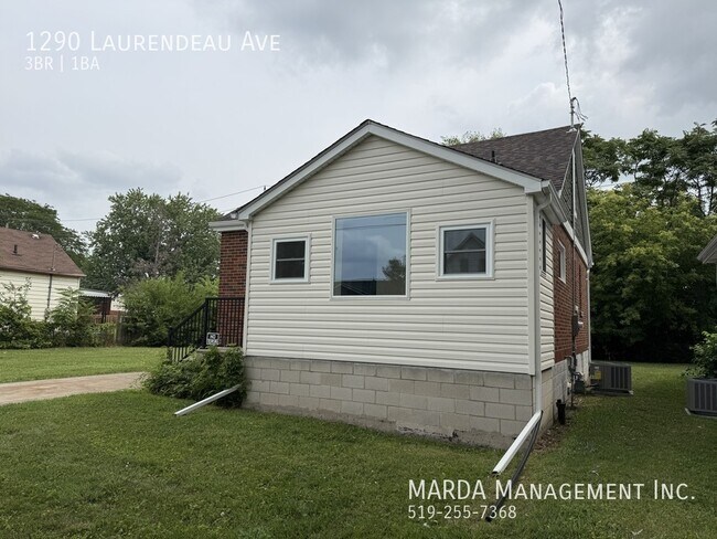 Photo du bâtiment - BRAND NEW RENO 3 BED/1 BATH HOME EAST WINDSOR + UTILITIES!