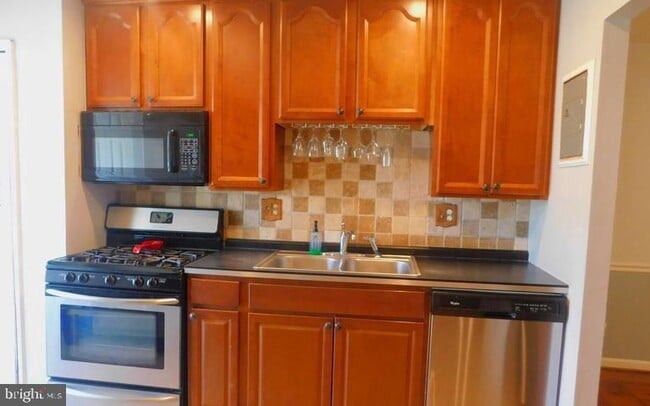 Foto del edificio - 5600 Bloomfield Dr