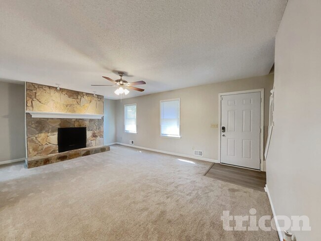 Building Photo - 529 Slew Ave