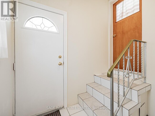 Building Photo - 179 Livingstone Ave