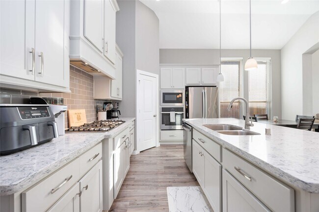 Foto del edificio - 12610 Woodbourne Forest Dr