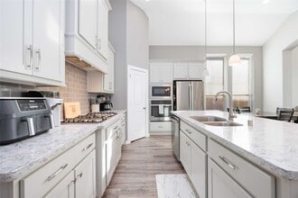 Building Photo - 12610 Woodbourne Forest Dr