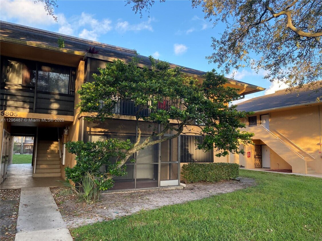 5801 Washington St Unit 20, Hollywood, FL 33023 Condo for Rent in