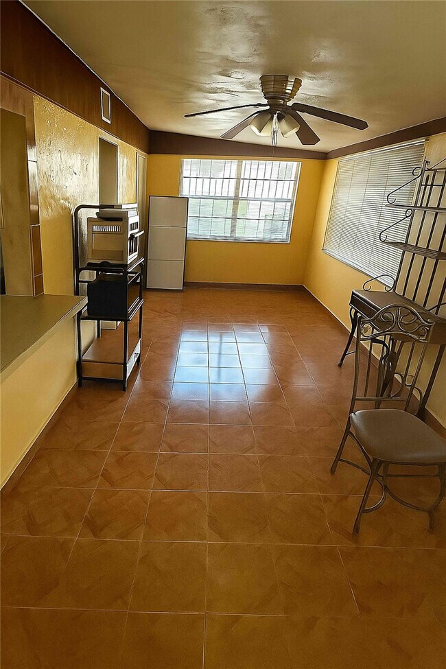 Foto del edificio - 10335 NW 26th Ave