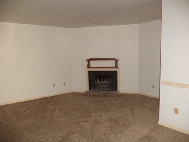 Building Photo - 310-E Patriot Lane, Williamsburg, VA - Ava...