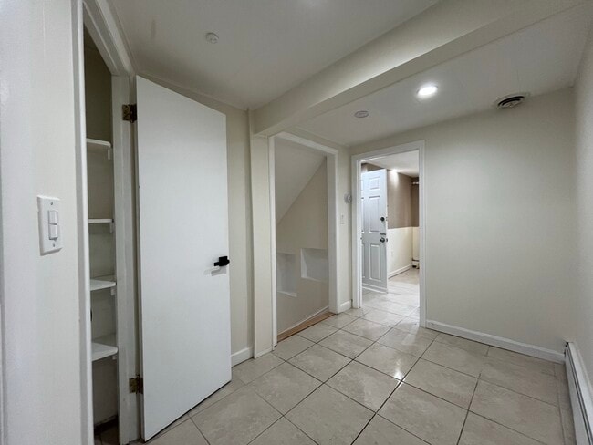Building Photo - 16 Schlager Ave