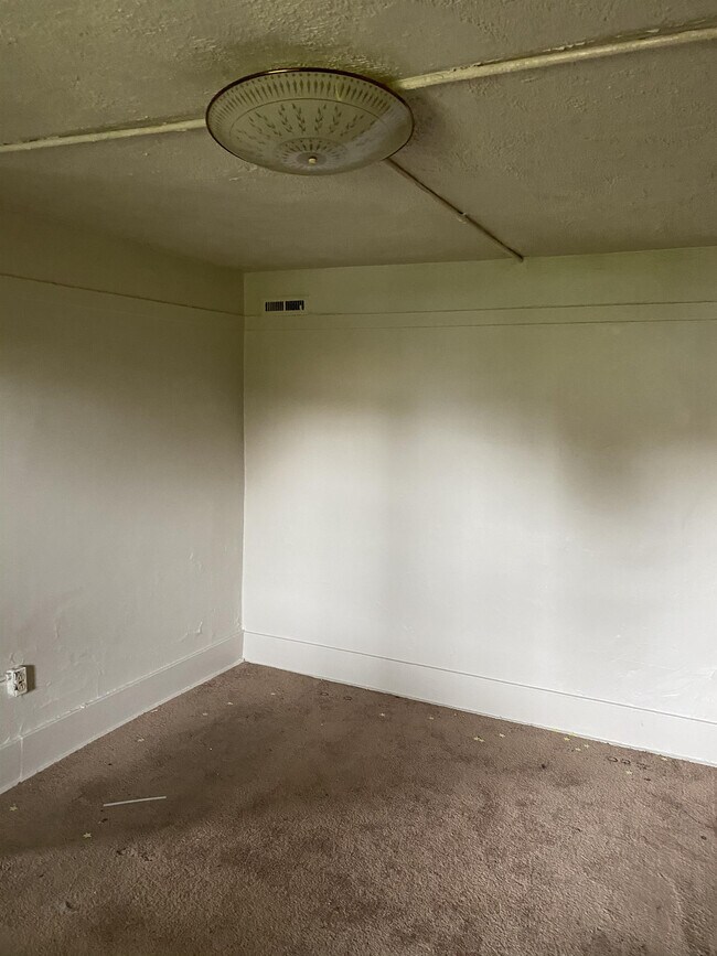 Building Photo - 3933 Catalpa St