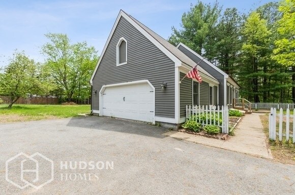 Foto del edificio - NOW AVAILABLE! 17 Amy Drive, Fort Edward, ...