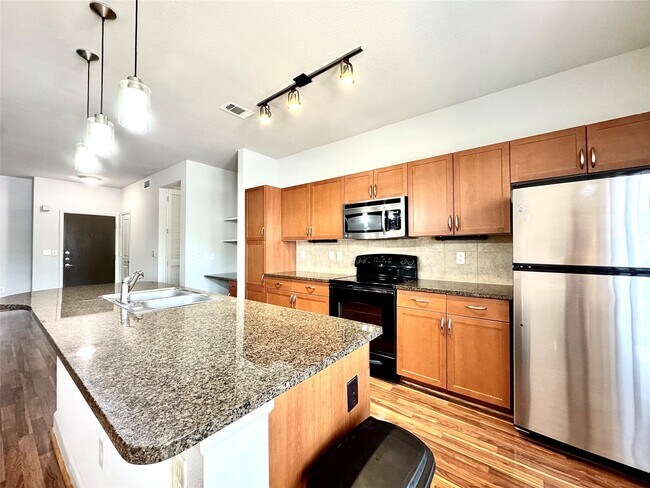 Foto del edificio - 3333 Weslayan St