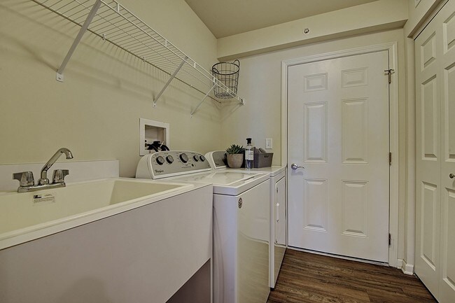Foto del edificio - 4135 Pond Willow Ct