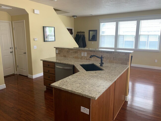 Building Photo - 13482 S Leaf Wing Ln