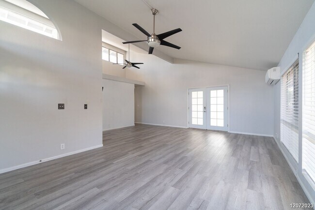 Foto del edificio - $3,900 / 3br - 1560ft2 - 3 BED 2 BATH SING...