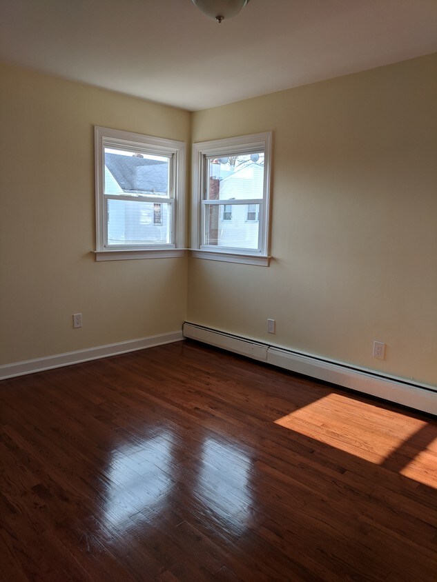 Primary Photo - 1050 Fairmount Ave
