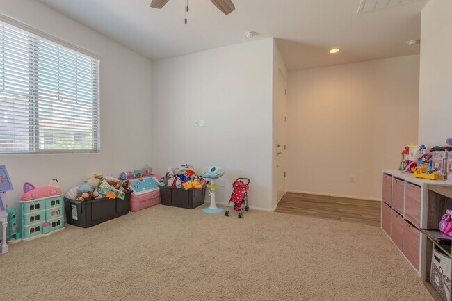 Foto del edificio - 3 Bedrooms, 2.5 Bathrooms