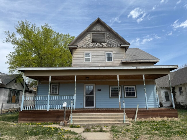 Building Photo - 116 S 1st St