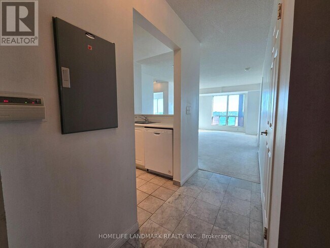 Building Photo - 1 Lee Centre Dr