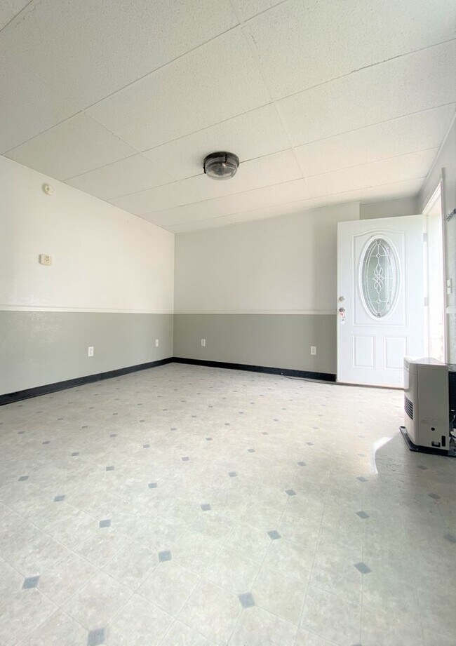 Building Photo - 1711 Larch Street, Apt. A