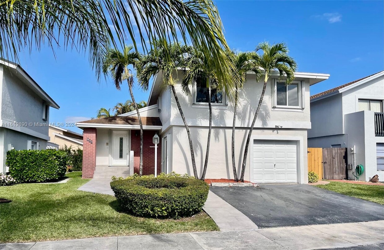 Foto principal - 922 NW 106th Avenue Cir