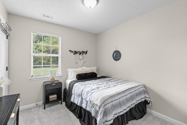 Foto del edificio - 211 Clydesdale Ct