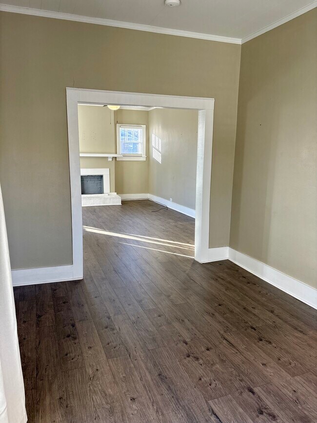 Entrada entre el comedor y la sala de estar. - 517 Malone Cir