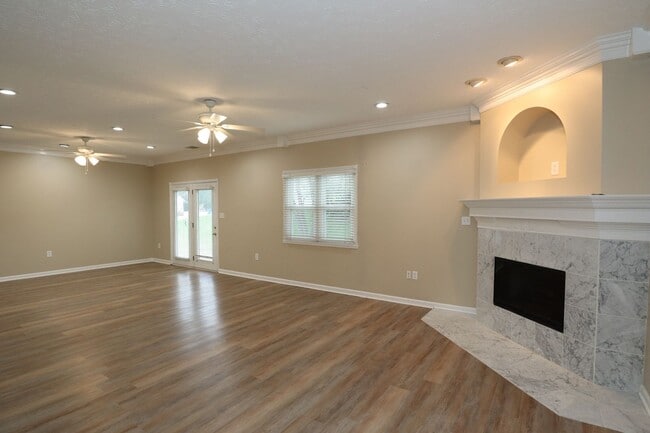 Building Photo - 4 Bedroom Carmel Home!