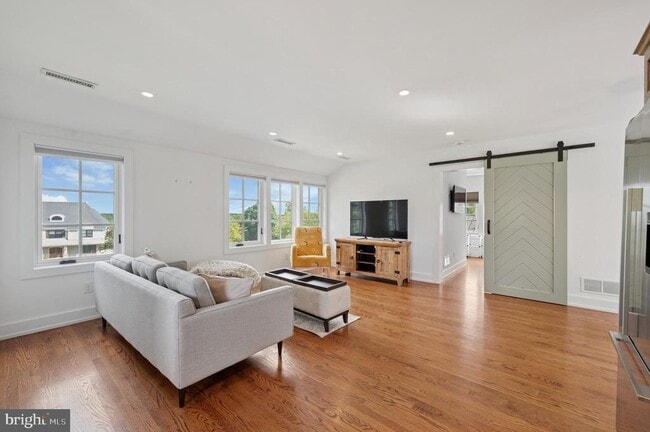 Building Photo - 1125 Ginkgo Ln