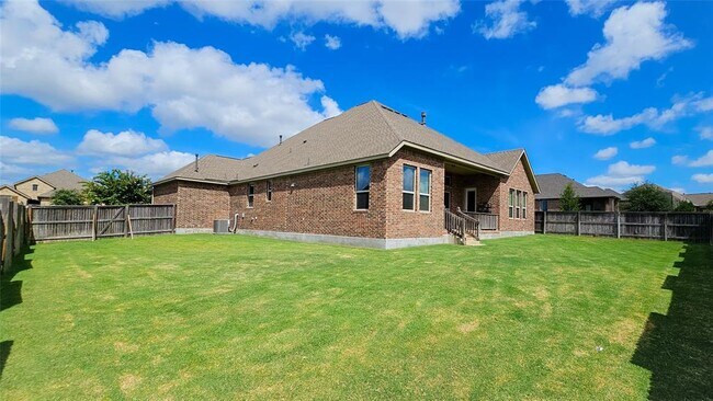 Building Photo - 532 Stone River Dr