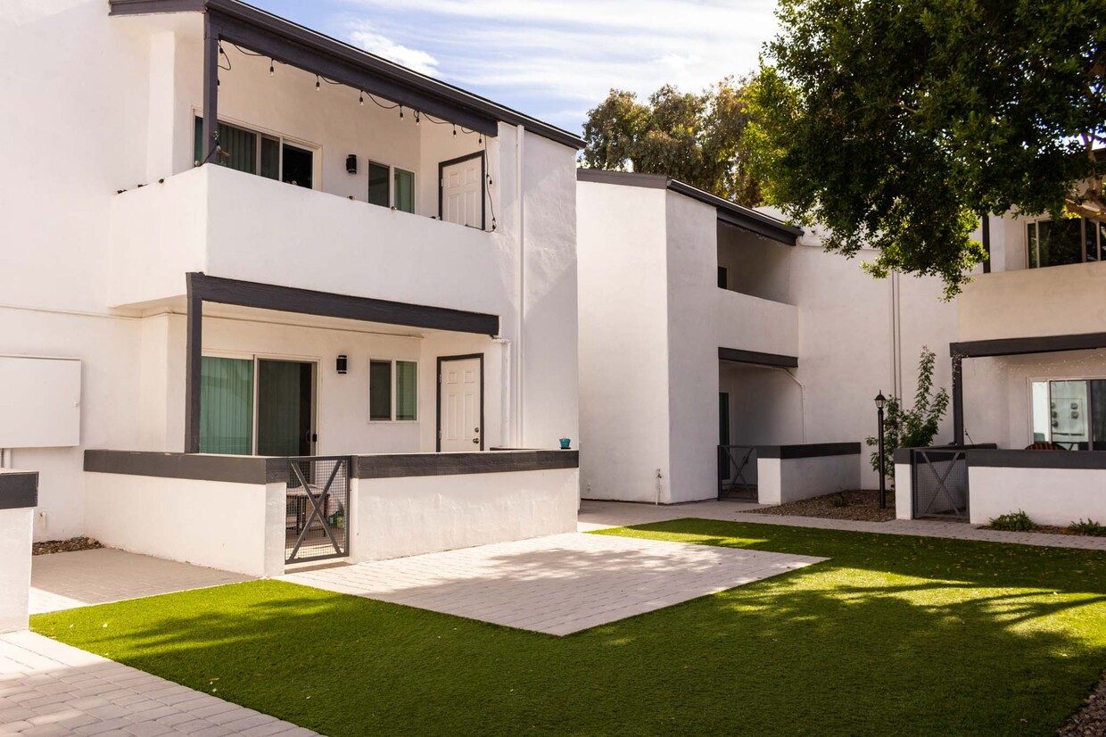 Primary Photo - Villas 10