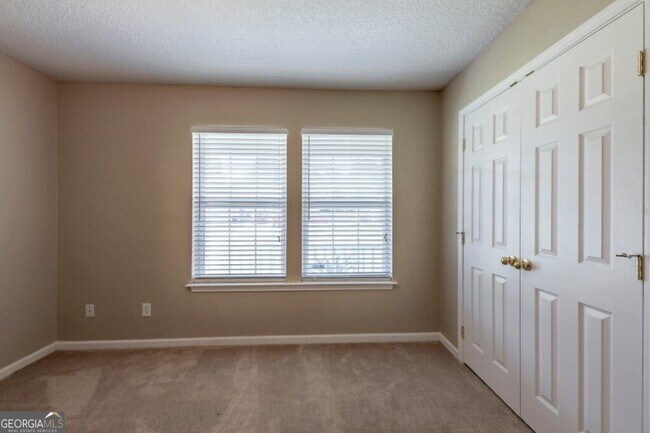 Building Photo - 107 Cypress Bend