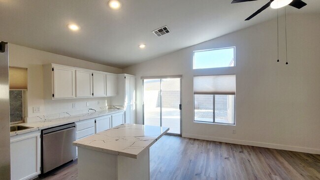 Foto del edificio - 4825 White Aspen Ave