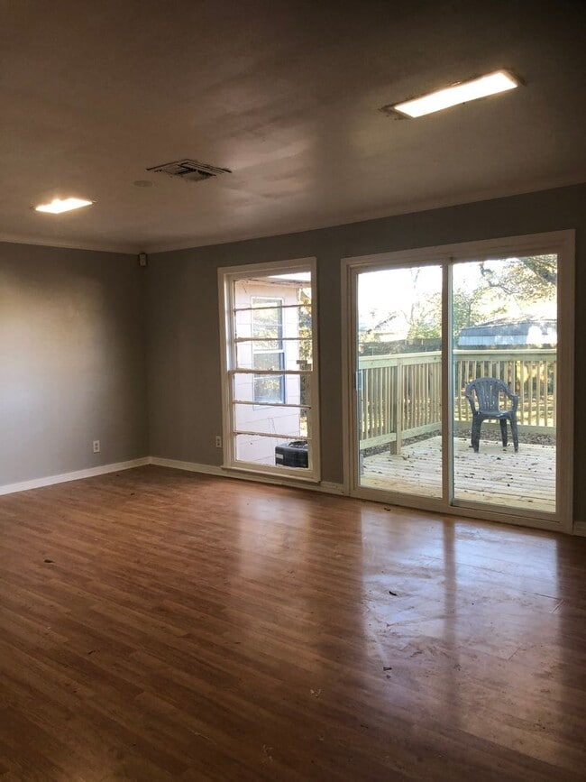 Foto del edificio - Be the First to Enjoy this Remodeled Jem