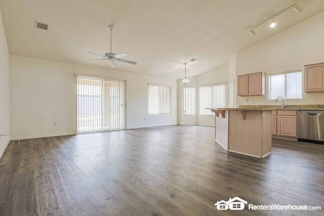 Building Photo - great 3/2 for $1725