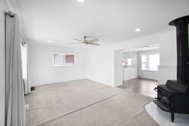 Building Photo - 204 Dove Ave