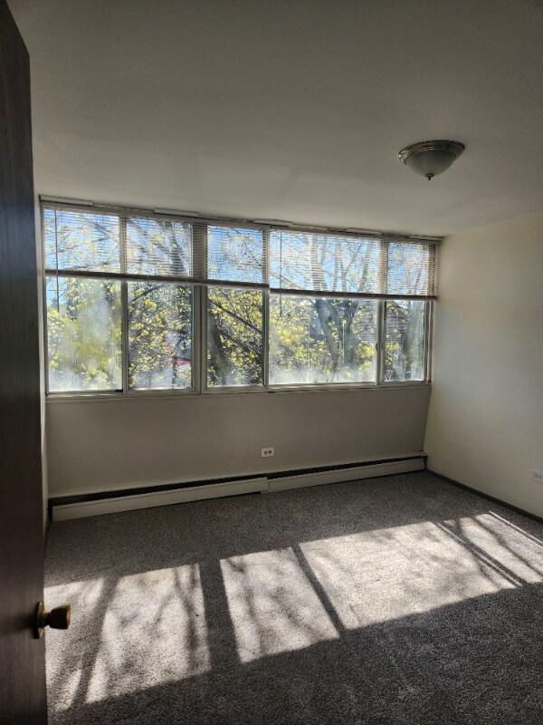 Foto del edificio - 3575 N Oakland Ave