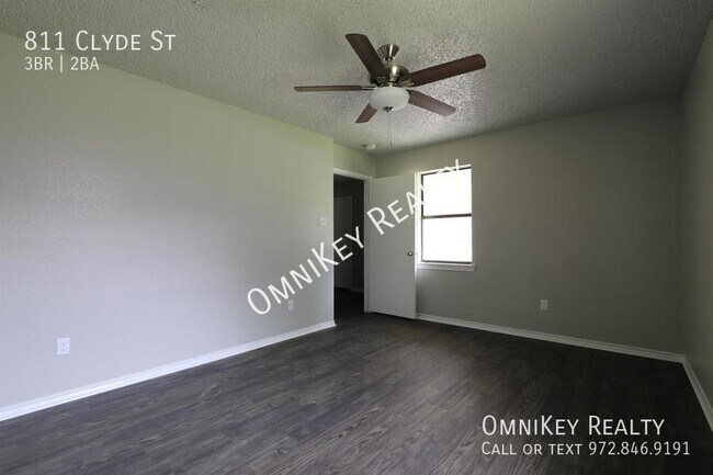 Foto del edificio - 811 Clyde St