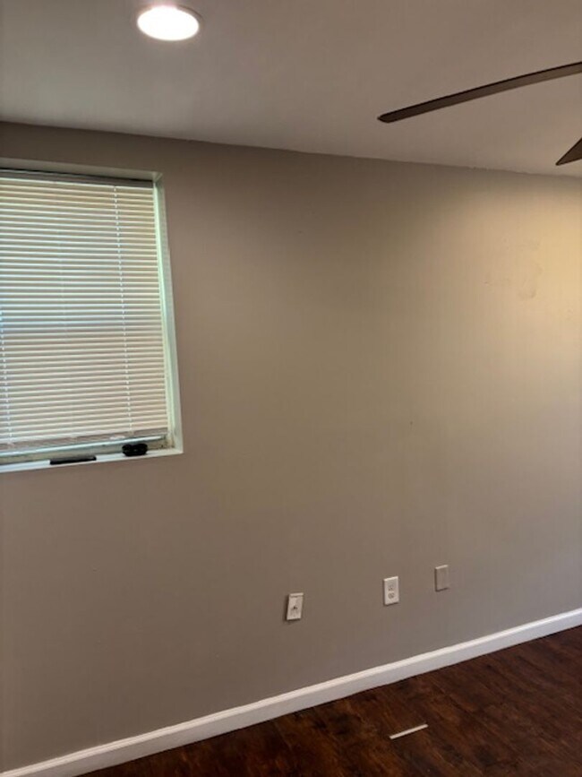 Foto del edificio - 1919 E Thayer St