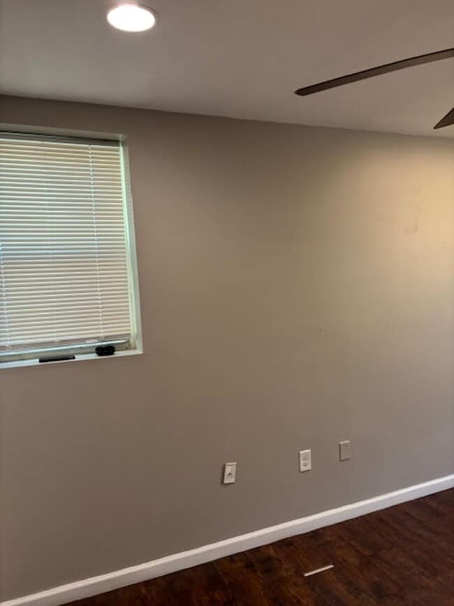 Building Photo - 1919 E Thayer St