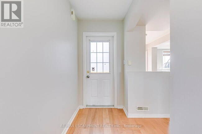 Building Photo - 2218 Shadetree Ave